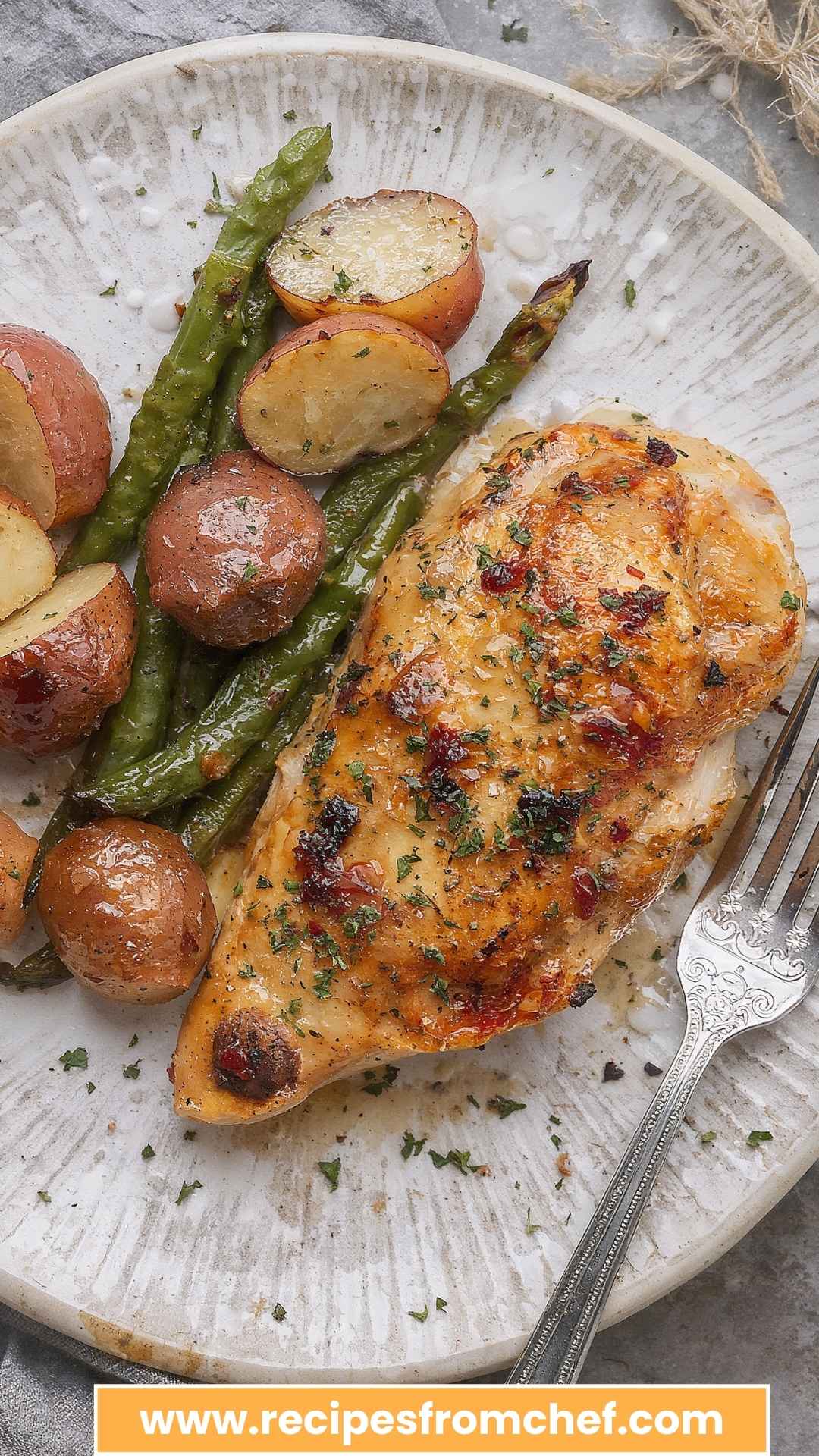 How to Make Skillet Chicken with Garlic Herb Butter Sauce How to Make Skillet Chicken with Garlic Herb Butter Sauce